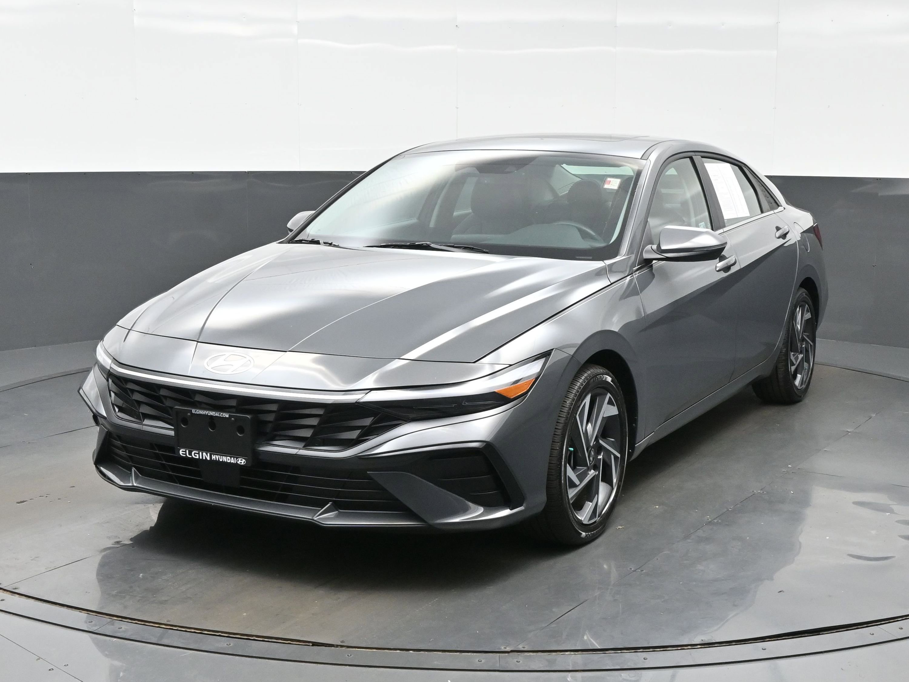 Used 2025 Hyundai Elantra Limited FWD image 1