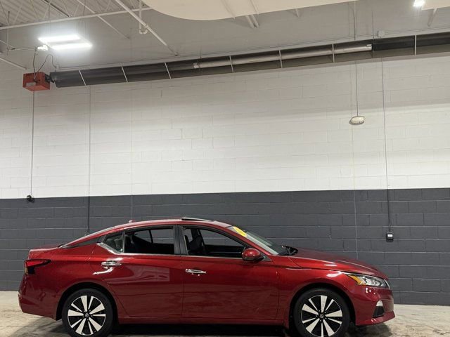Used 2022 Nissan Altima 2.5 SV w/ SV Premium Package image 7