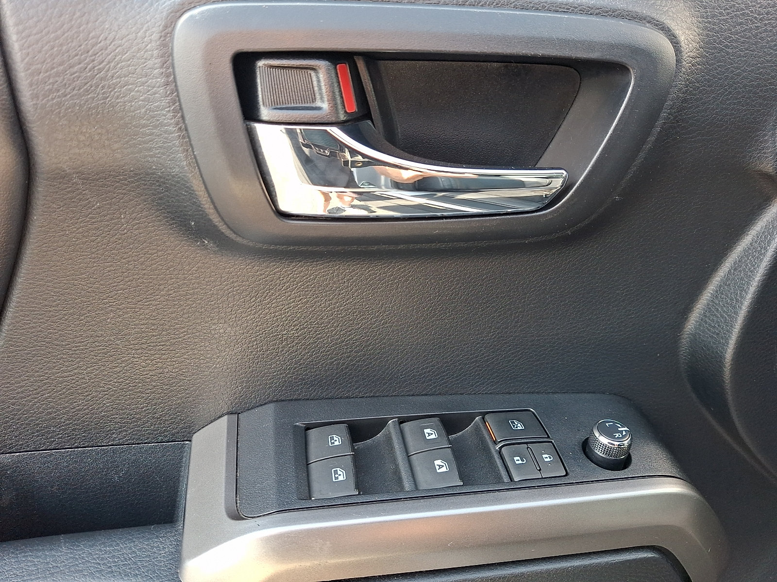 Used 2018 Toyota Tacoma Limited AWD/4WD image 12
