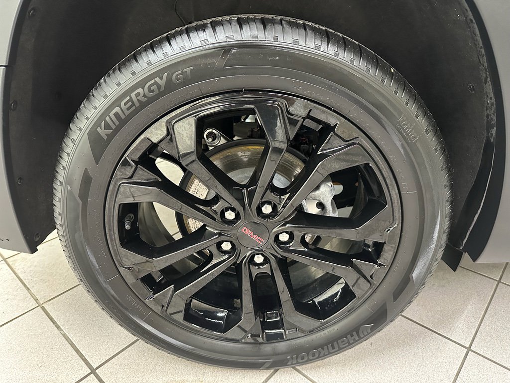 Certified 2022 GMC Terrain SLE w/ Driver Convenience Package image 14