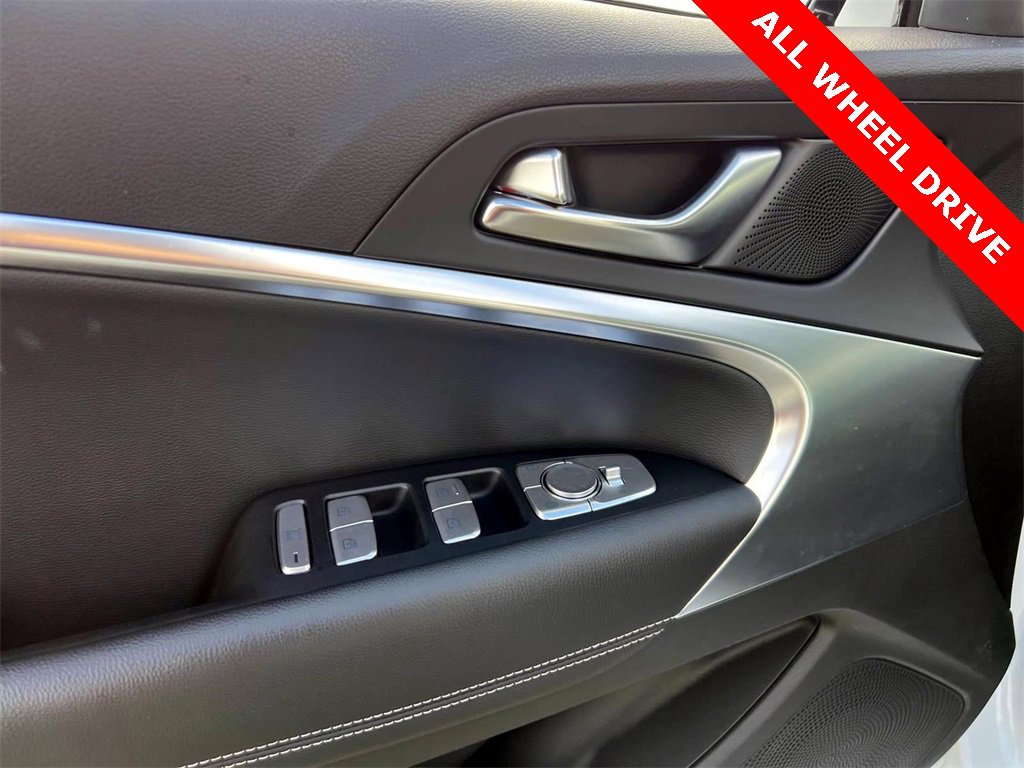 Certified 2025 Genesis G70 2.5T image 18