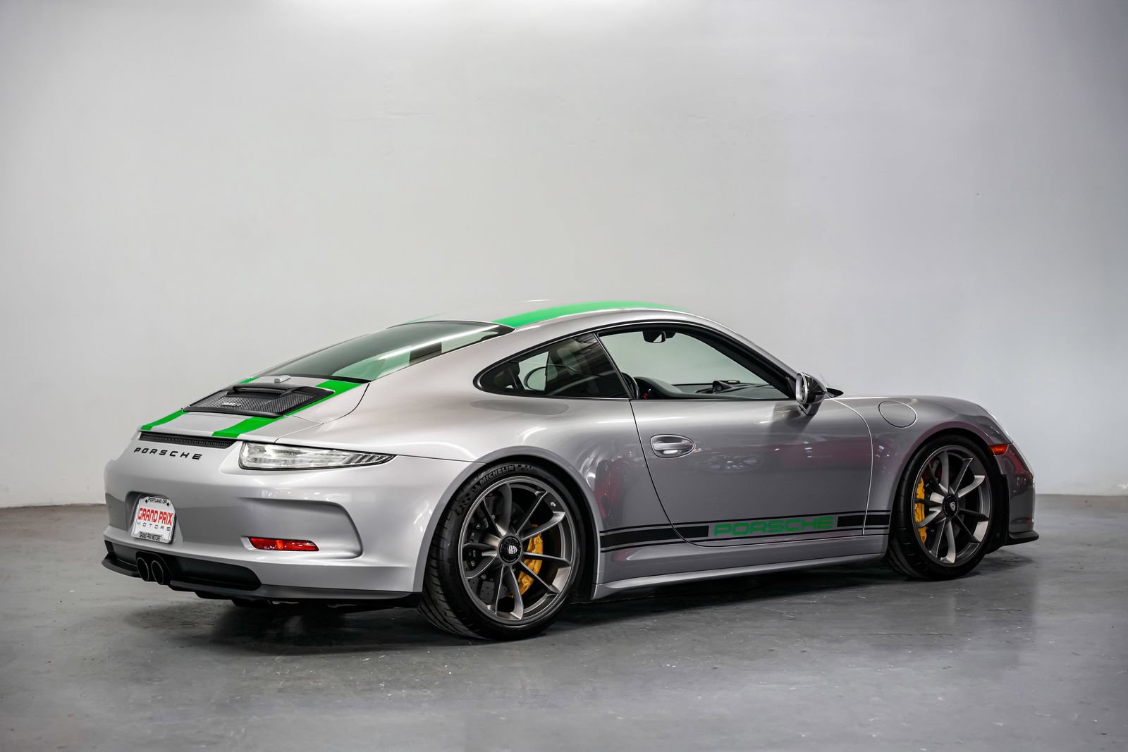 Used 2016 Porsche 911 R RWD image 3