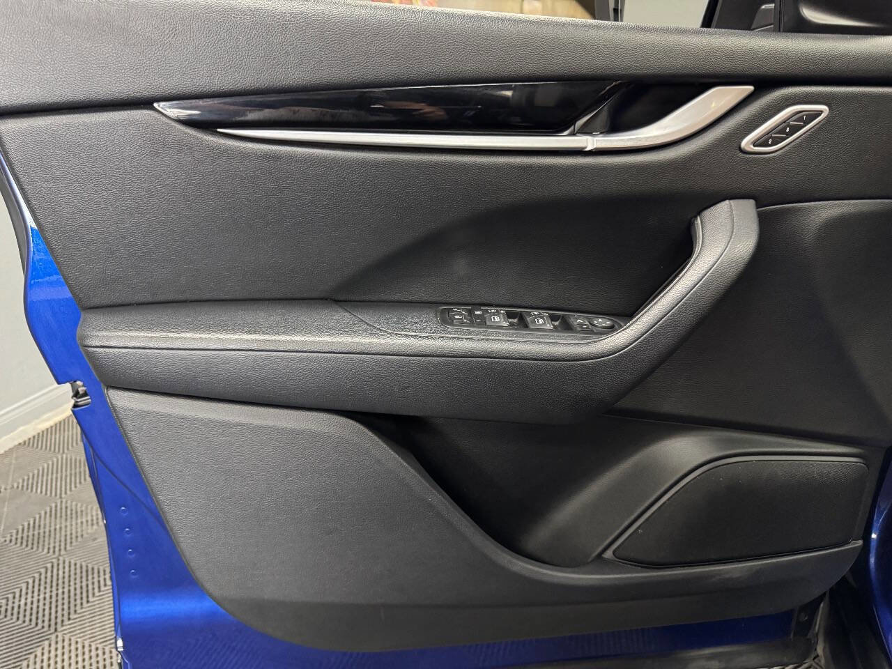 Used 2017 Maserati Levante image 39