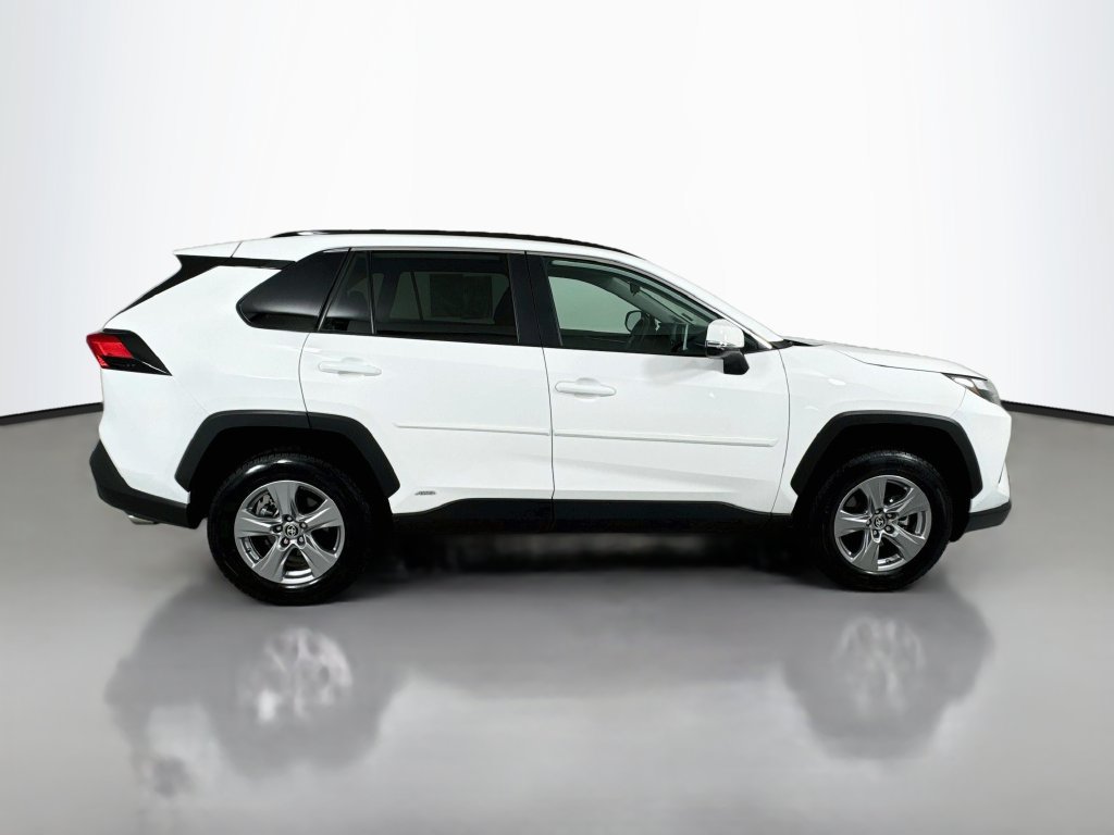 Used 2024 Toyota RAV4 LE AWD/4WD image 9