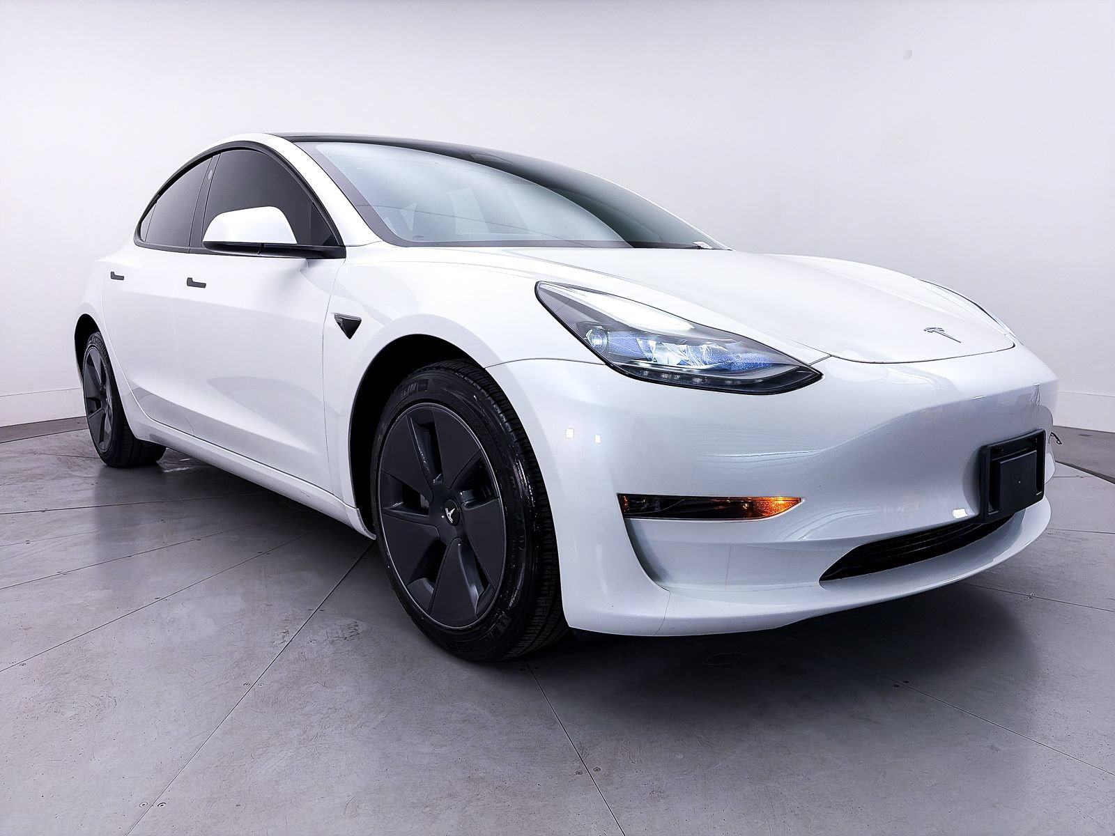 Used 2023 Tesla Model 3 Standard Range RWD image 9