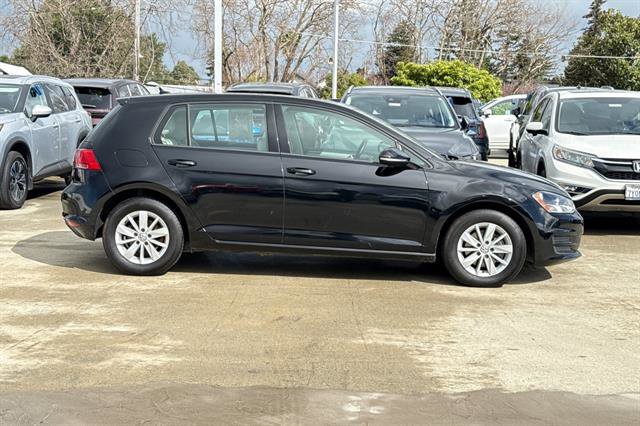 Used 2016 Volkswagen Golf S image 2
