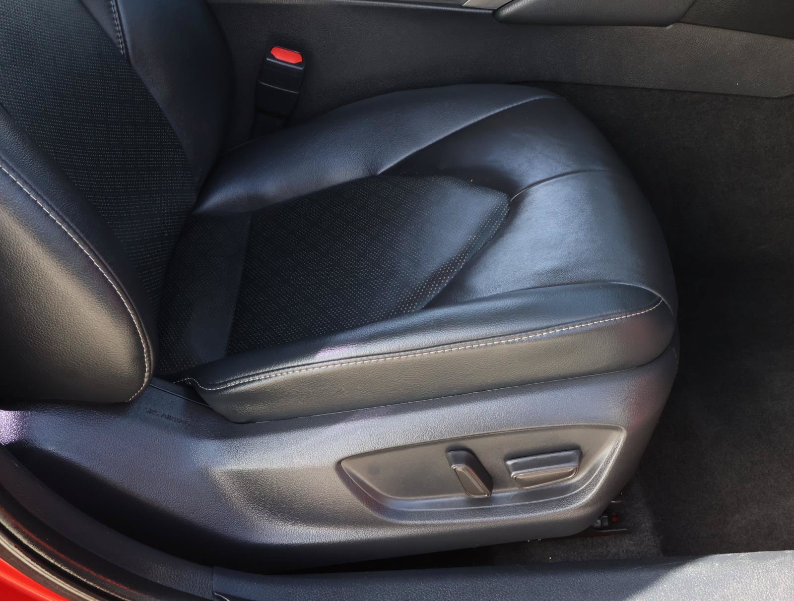 Used 2020 Toyota Camry XSE FWD image 18