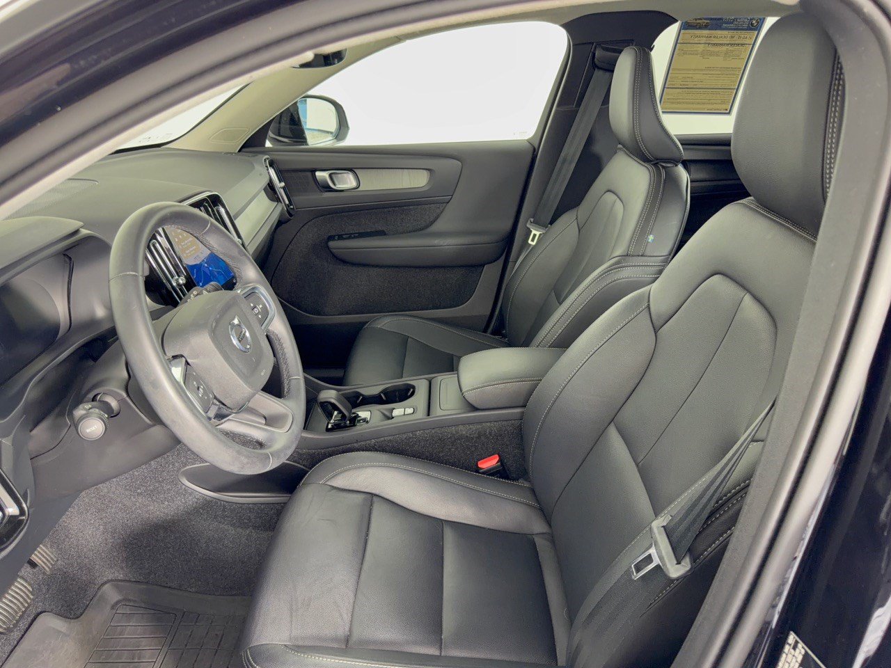 Used 2025 Volvo XC40 B5 Core w/ Protection Package Premier AWD/4WD image 5