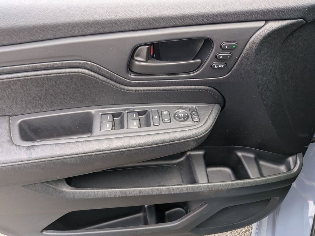 Used 2025 Honda Odyssey Sport-L image 11