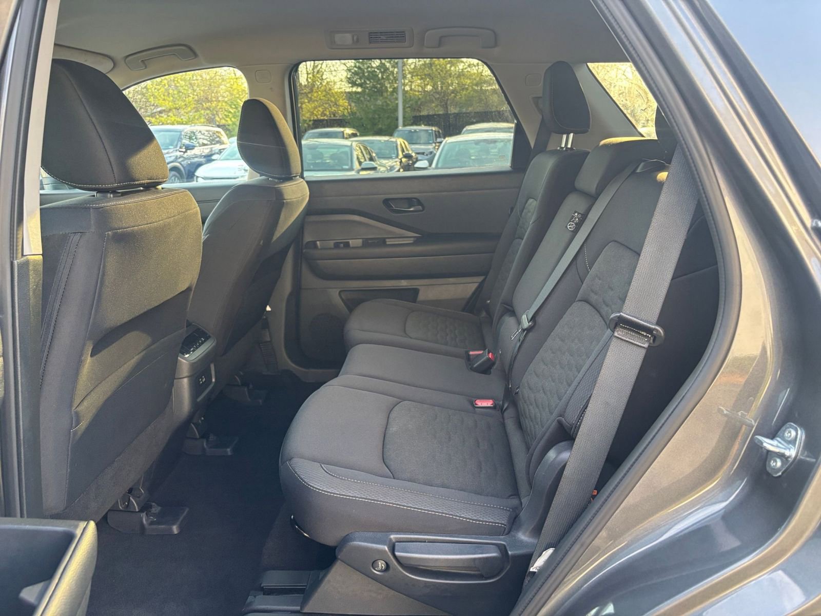 Used 2025 Nissan Pathfinder SV image 25