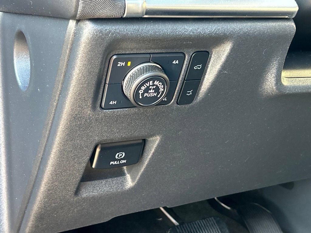 Used 2025 Ford Expedition Tremor AWD/4WD image 36