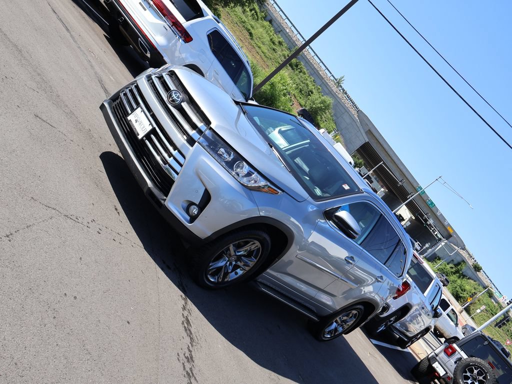 Used 2018 Toyota Highlander Limited Platinum AWD/4WD image 3