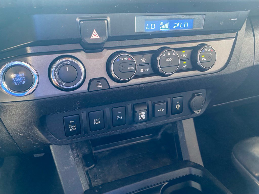 Used 2021 Toyota Tacoma TRD Off-Road w/ Technology Package AWD/4WD image 21