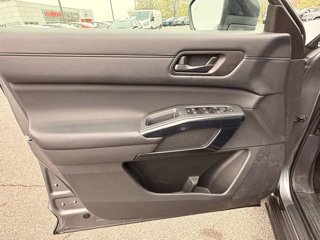 Certified 2024 Nissan Pathfinder S image 12