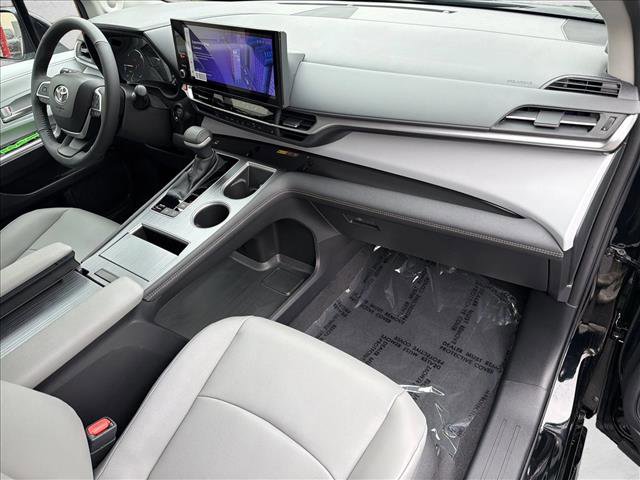 New 2026 Toyota Sienna XLE image 24