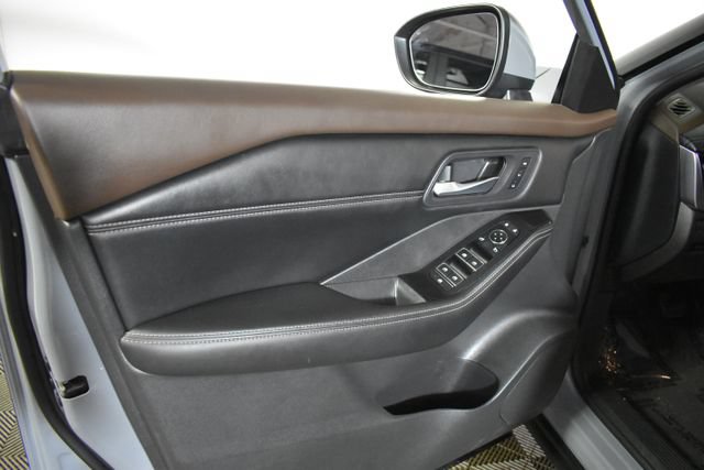Used 2023 Nissan Rogue SL AWD/4WD image 7