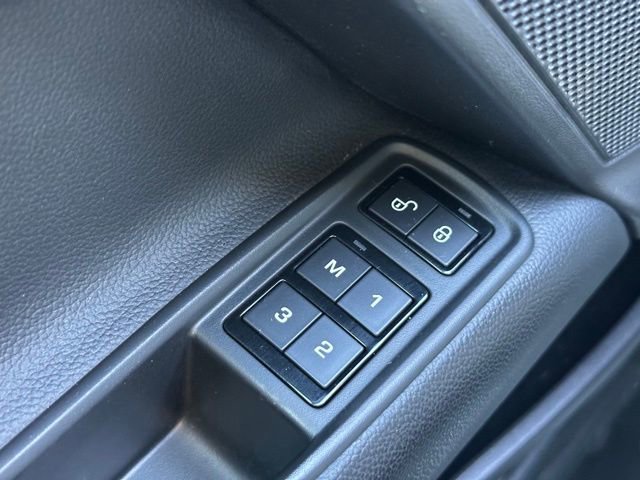 Used 2019 Jaguar XE Premium image 26