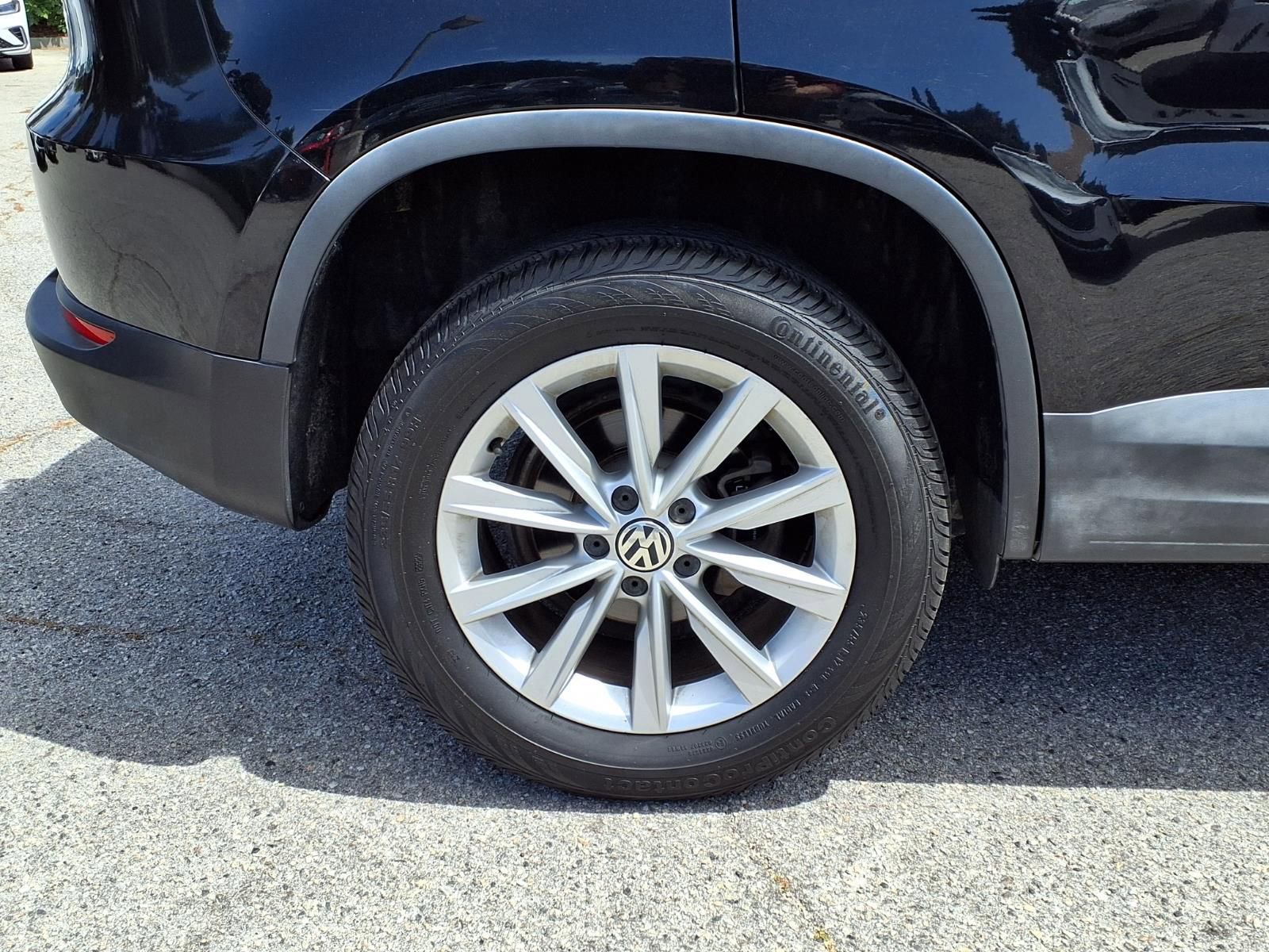 Used 2017 Volkswagen Tiguan Limited w/ Premium Package FWD image 4