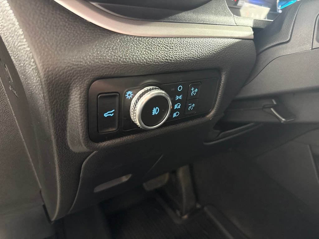 Used 2023 Ford Explorer XLT w/ Equipment Group 202A AWD/4WD image 23