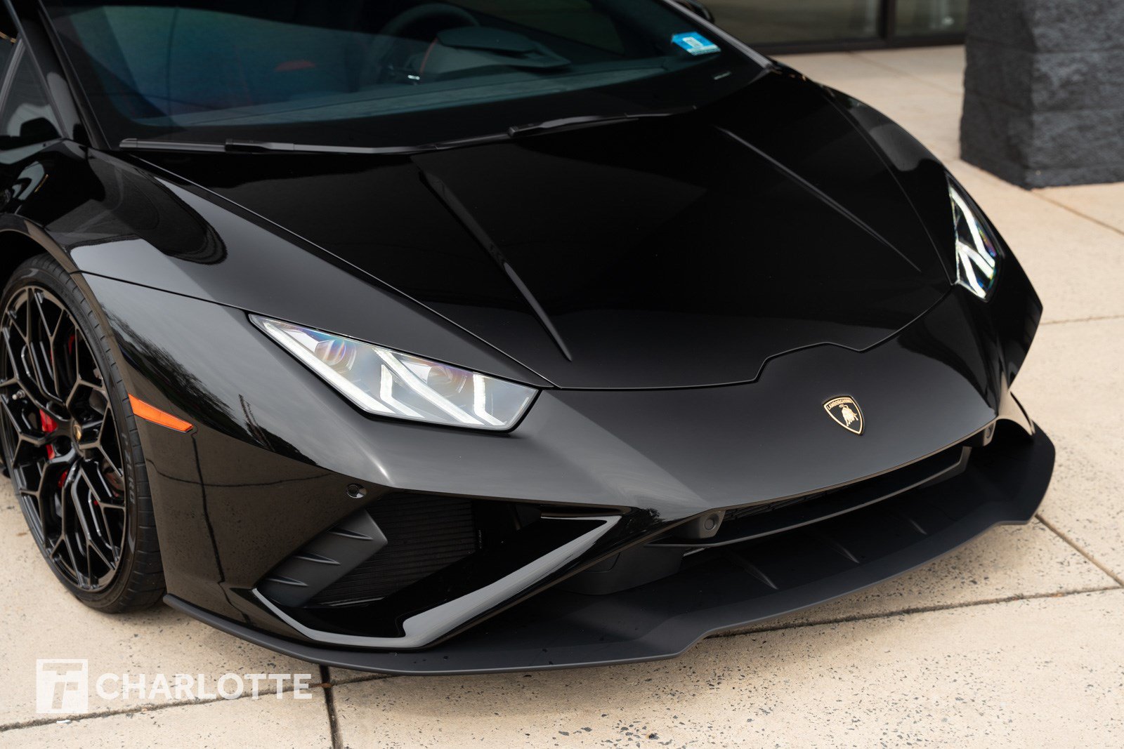 Used 2020 Lamborghini Huracan EVO RWD image 3