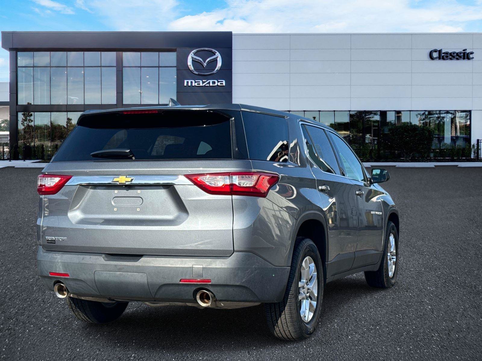 Used 2019 Chevrolet Traverse LS FWD image 3