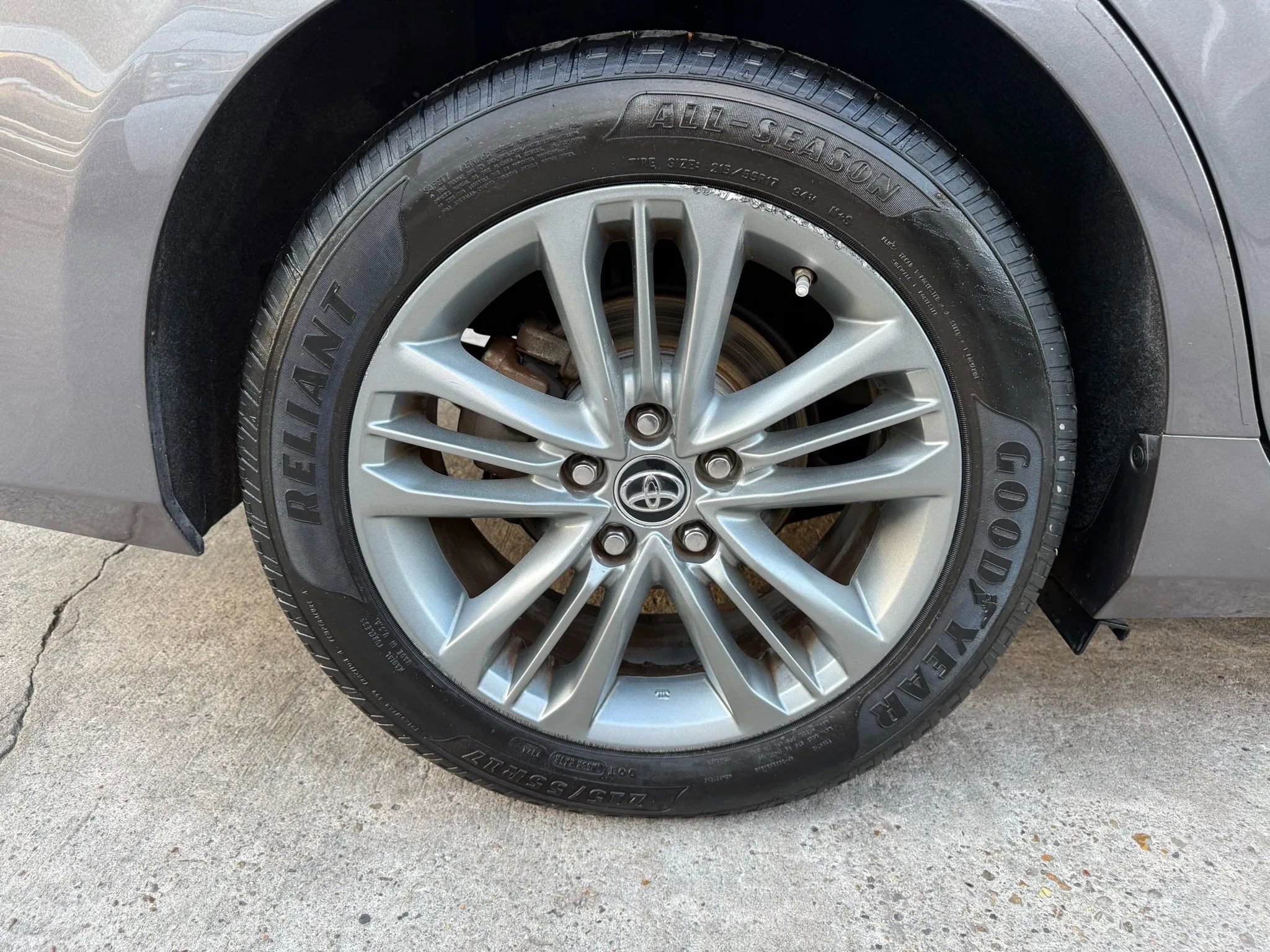 Used 2015 Toyota Camry SE FWD image 25