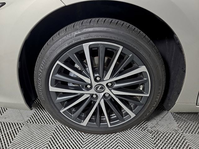 Used 2025 Lexus ES 300h w/ Premium Package FWD image 10