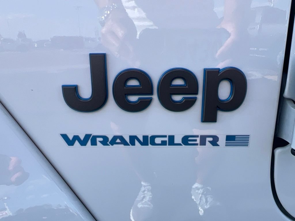 Used 2025 Jeep Wrangler Unlimited Sahara AWD/4WD image 15