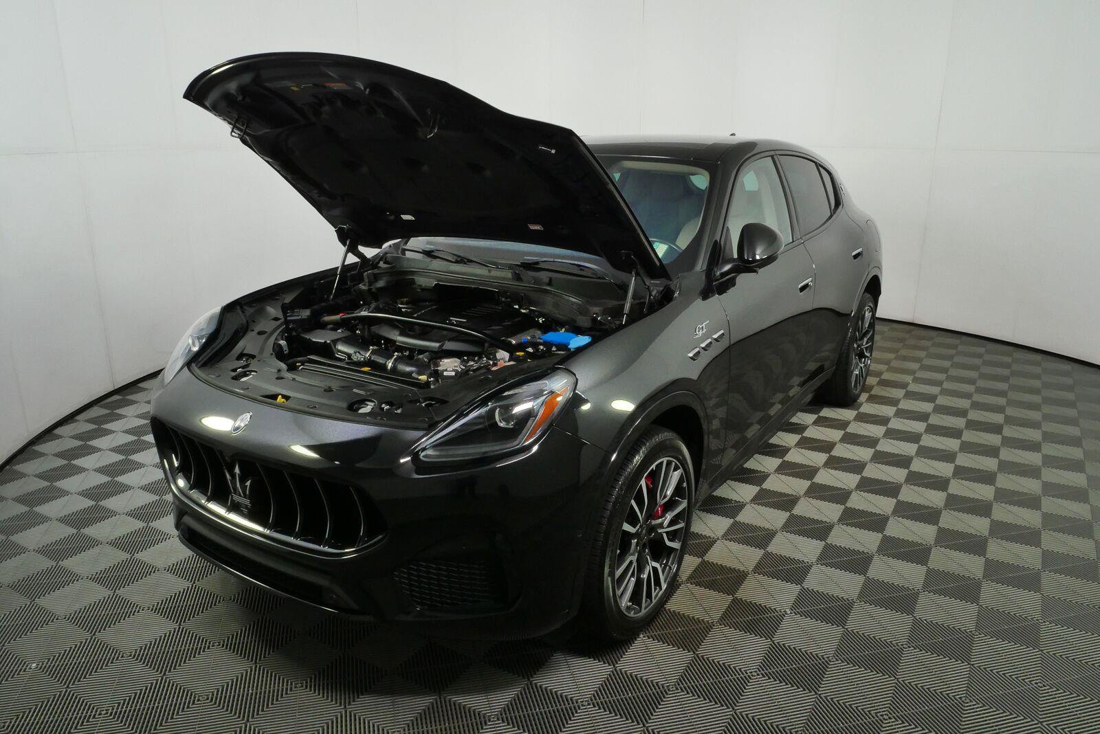 Used 2023 Maserati Grecale GT AWD/4WD image 32