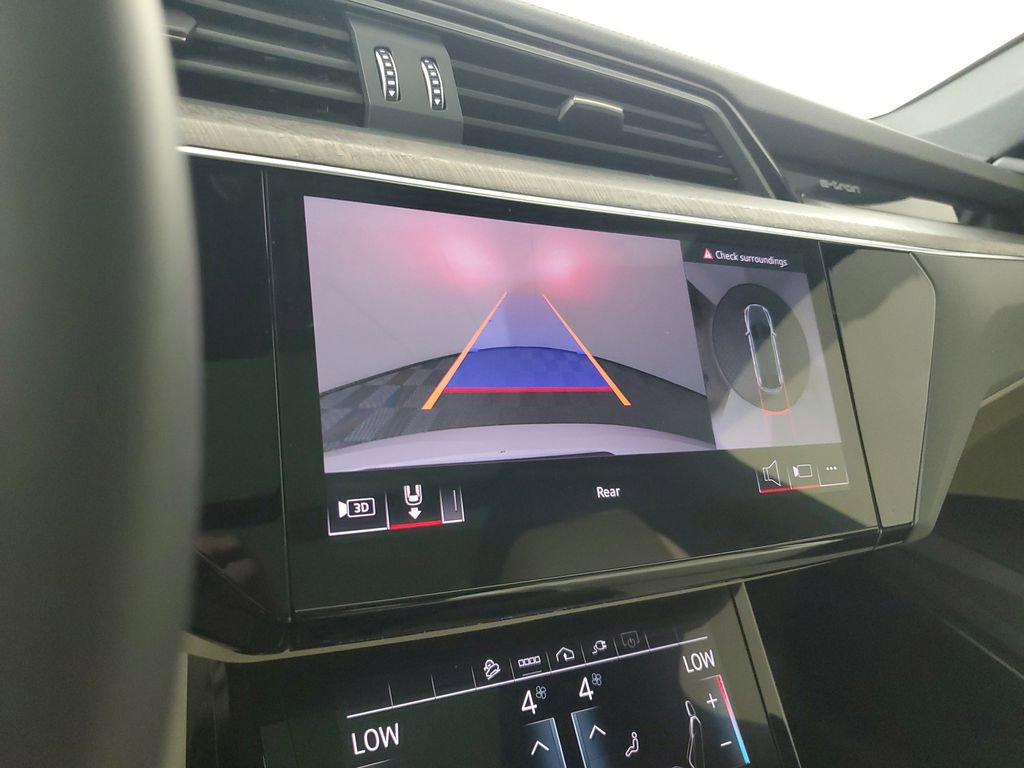 Used 2024 Audi Q8 e-tron Premium Plus image 28