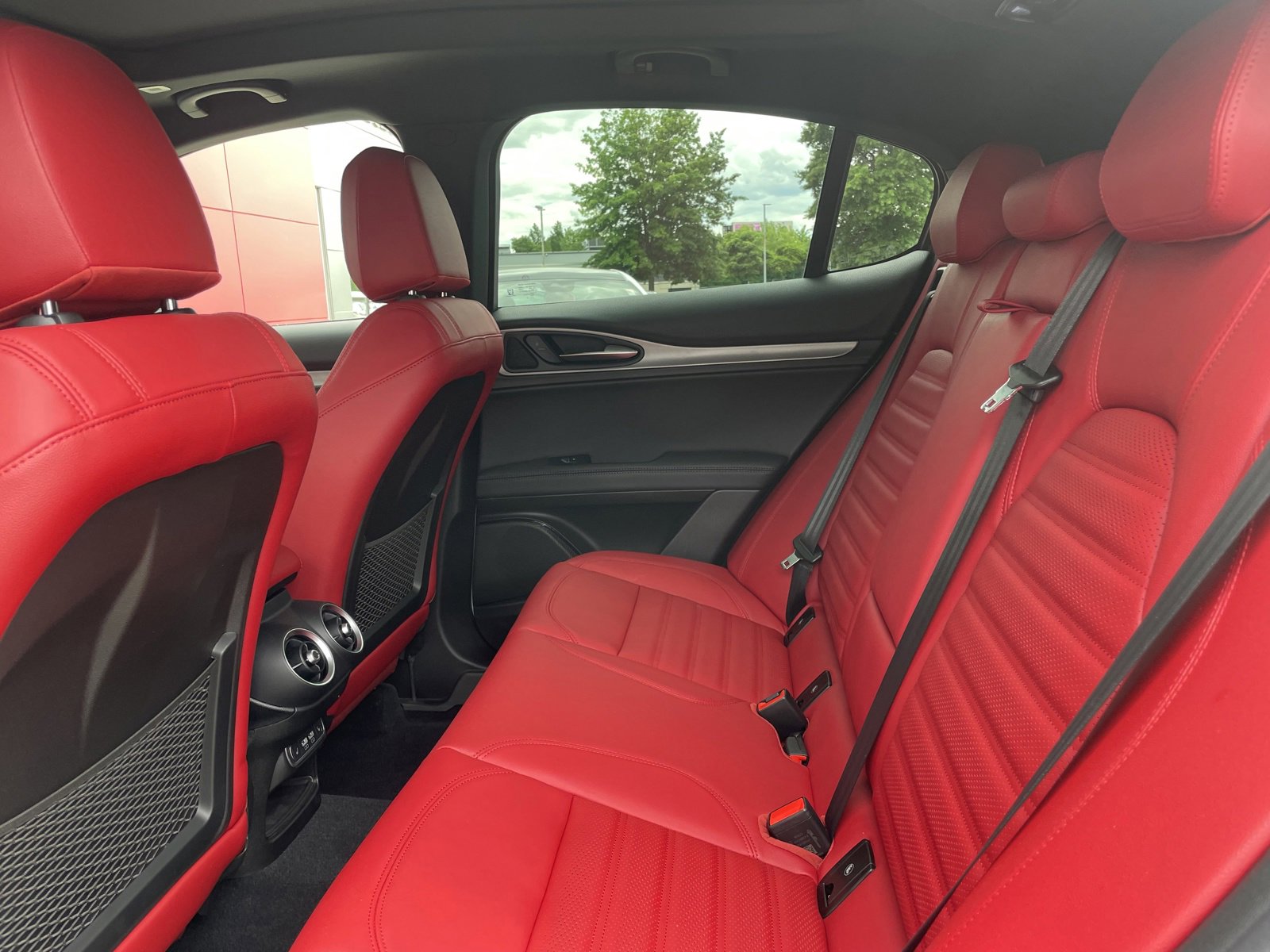 Used 2024 Alfa Romeo Stelvio Ti w/ Performance Driving Package image 27