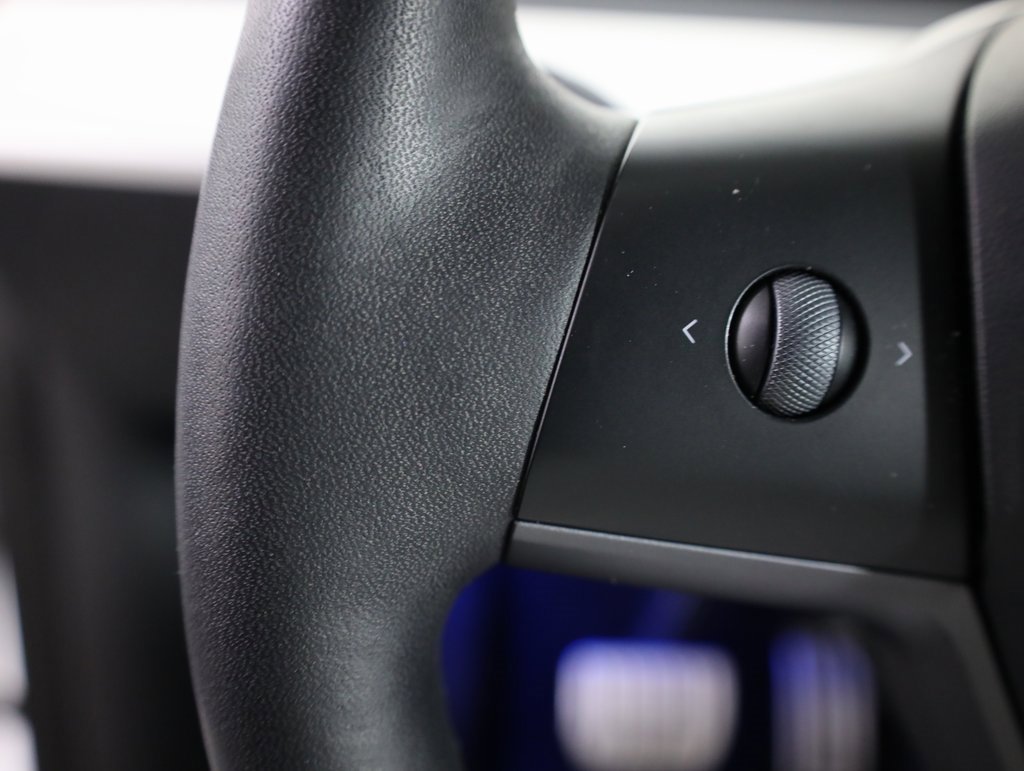 Used 2023 Tesla Model Y Performance image 11