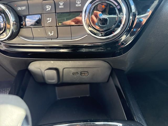 Used 2025 Chevrolet Trax LT image 21