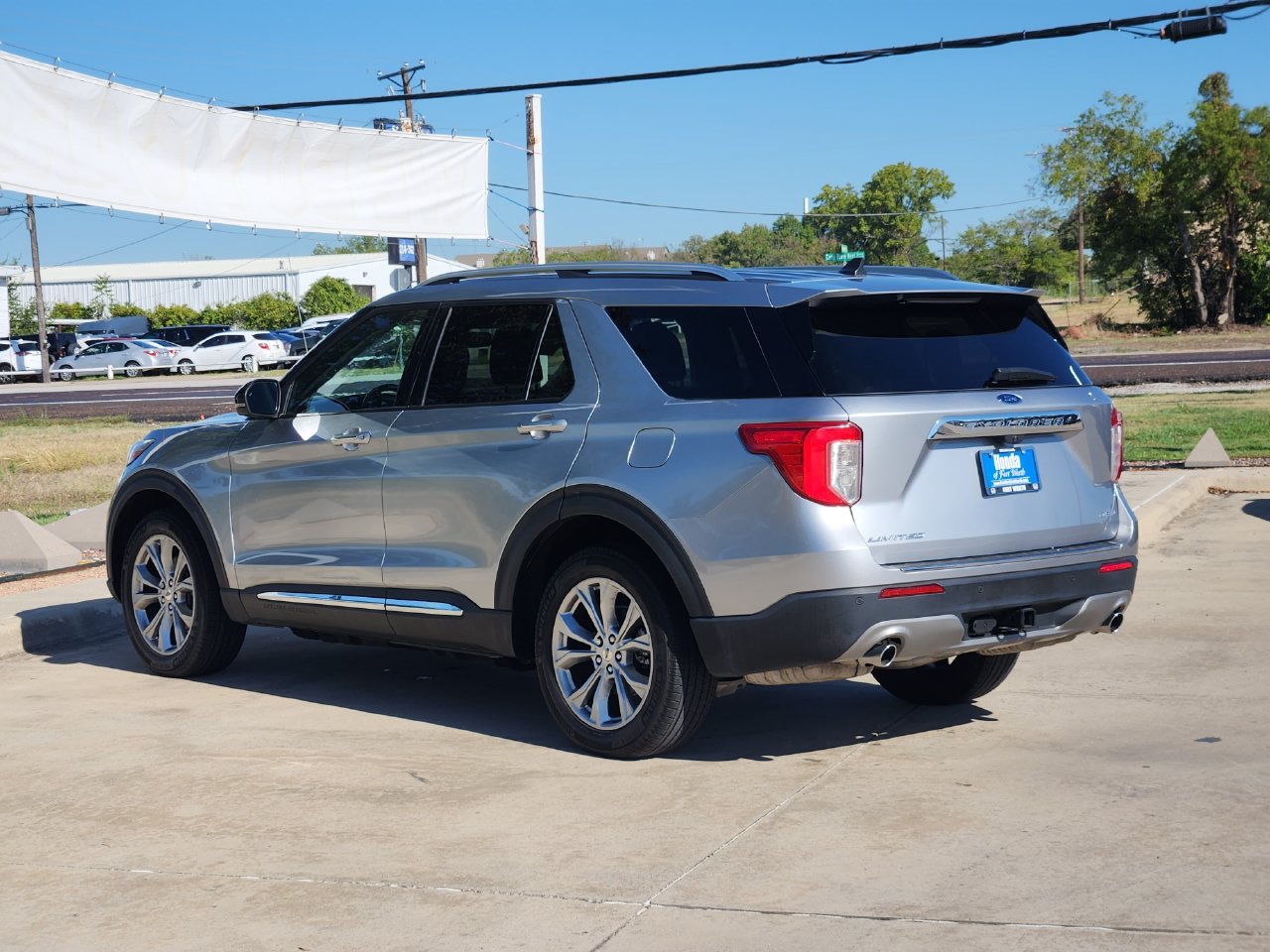 Used 2023 Ford Explorer Limited w/ Equipment Group 301A AWD/4WD image 7