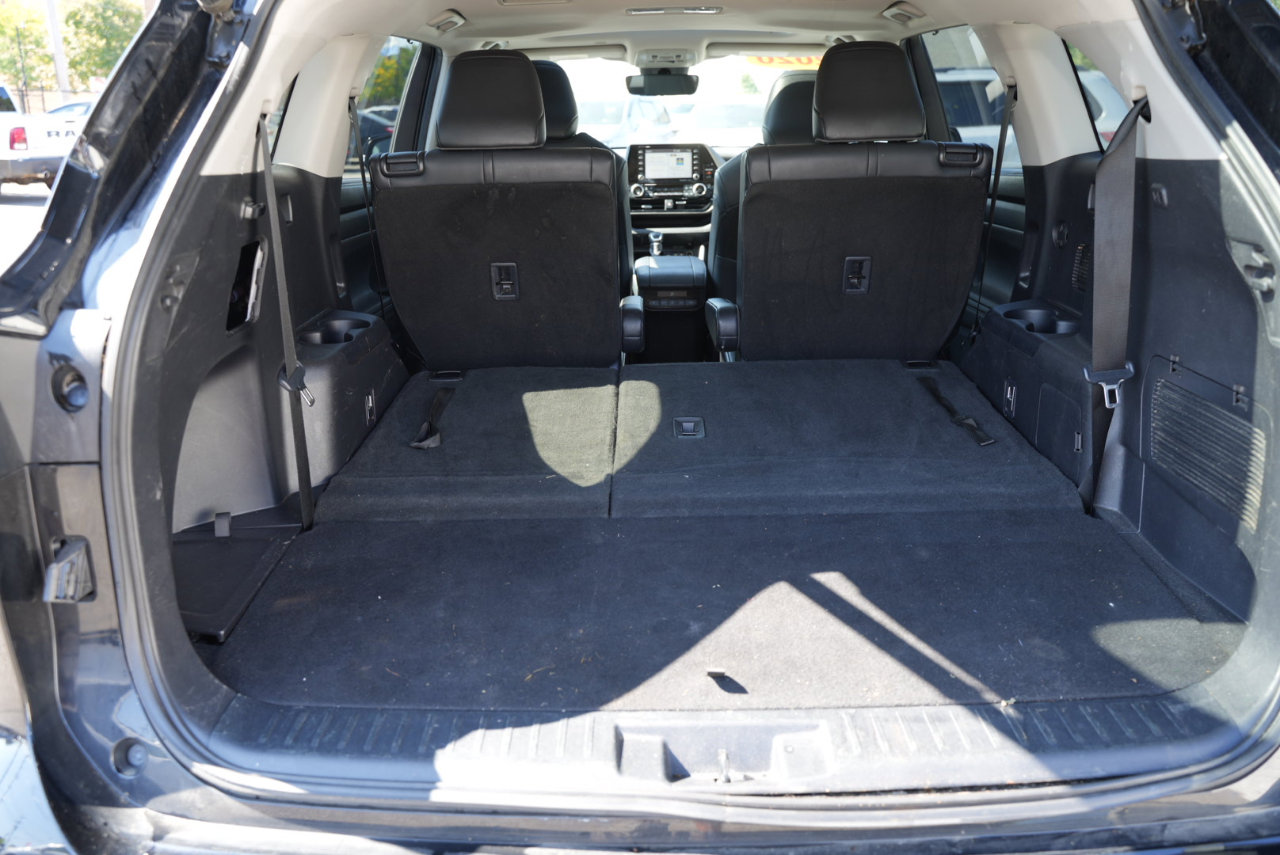 Used 2020 Toyota Highlander XLE image 20