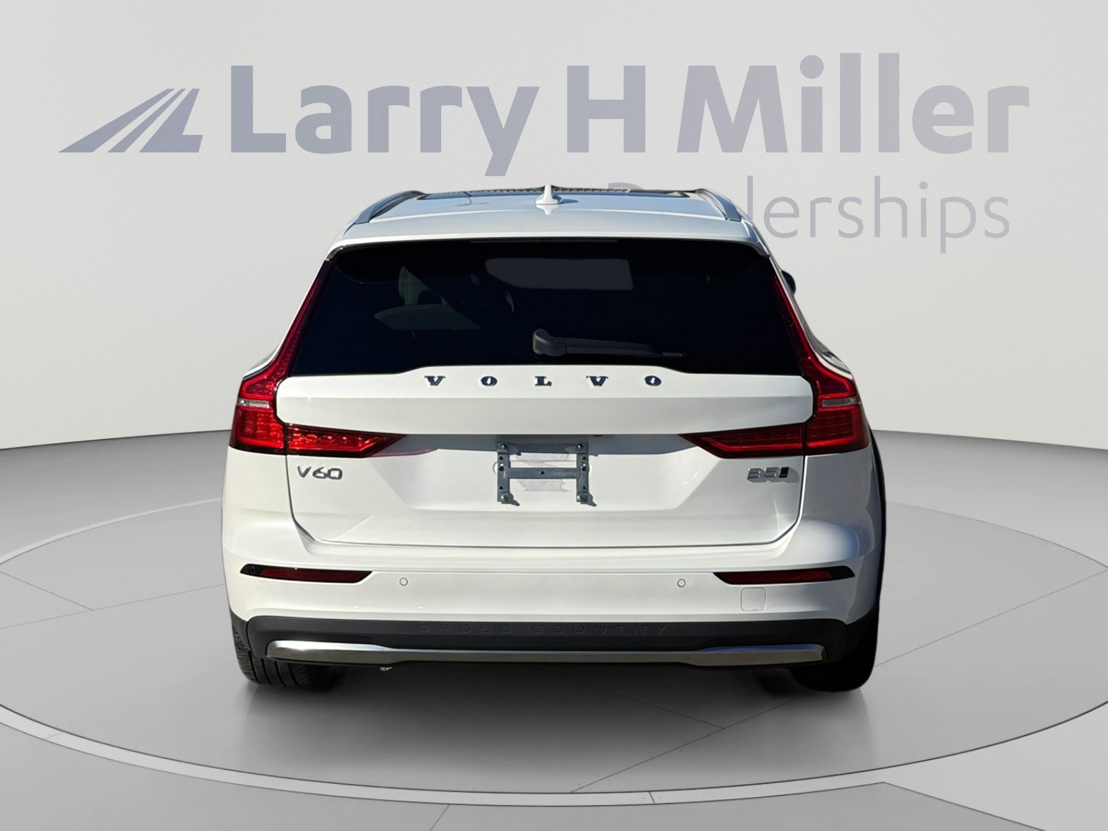Used 2025 Volvo V60 B5 Cross Country Ultra AWD/4WD image 4
