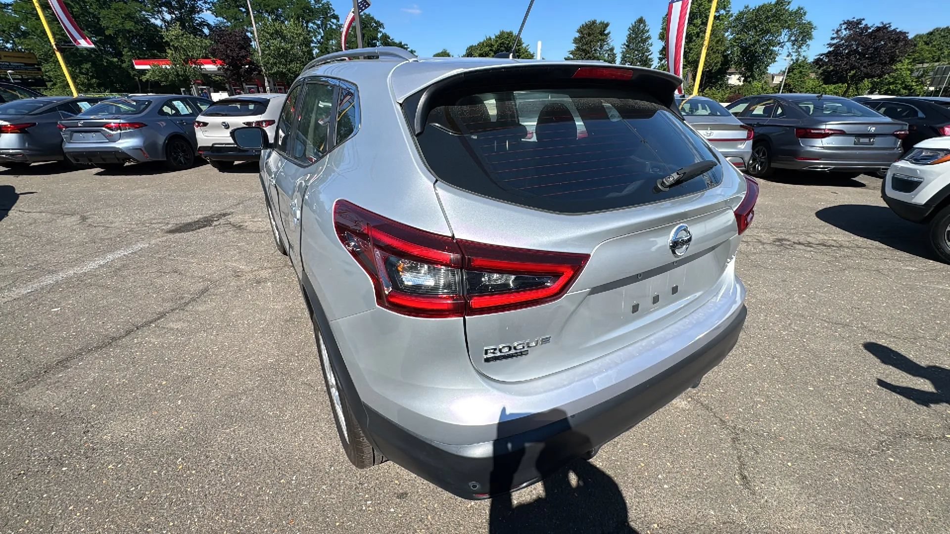 Used 2022 Nissan Rogue Sport SV AWD/4WD image 7