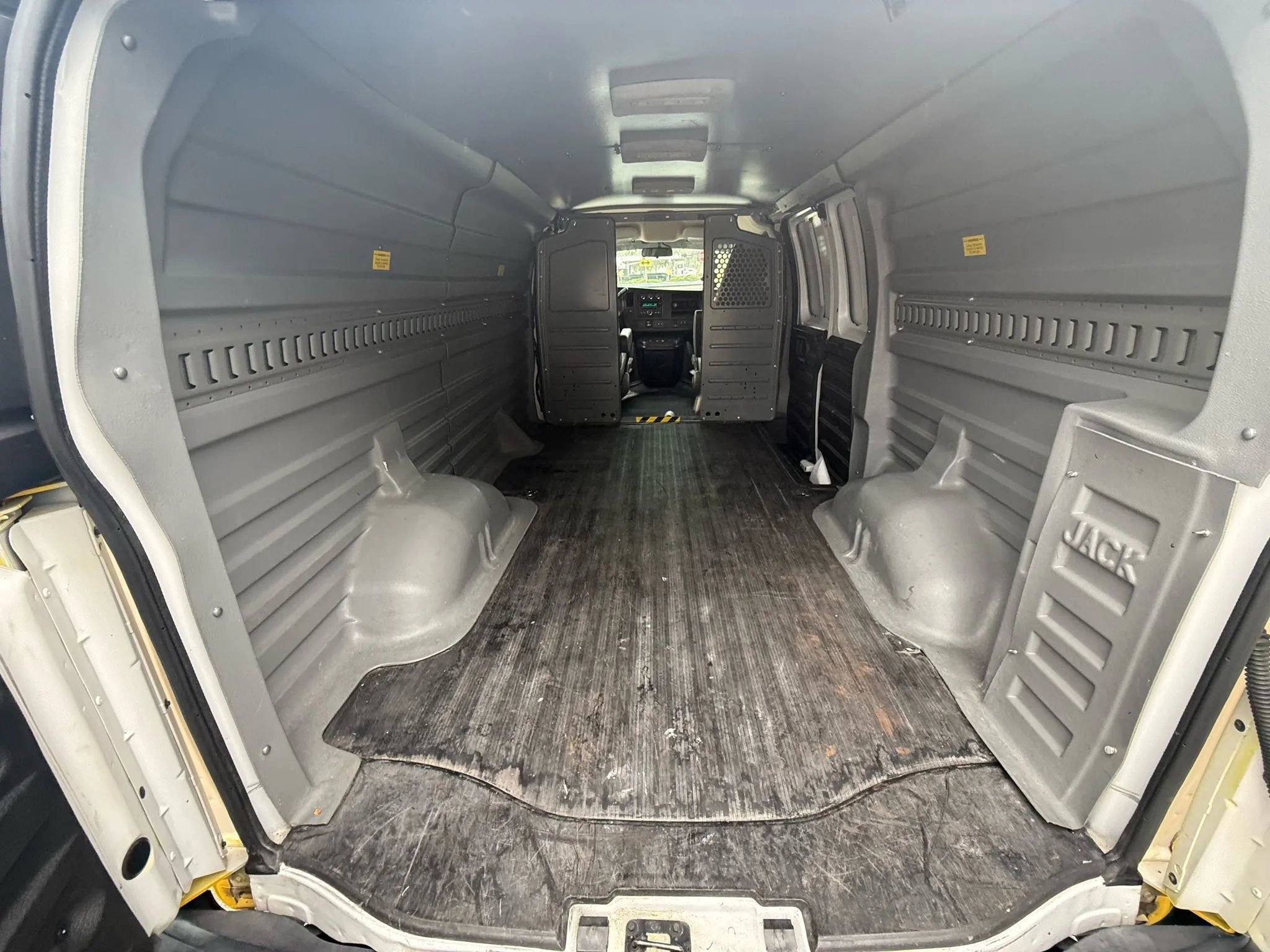 Used 2021 Chevrolet Express 2500 w/ Driver Convenience Package image 10