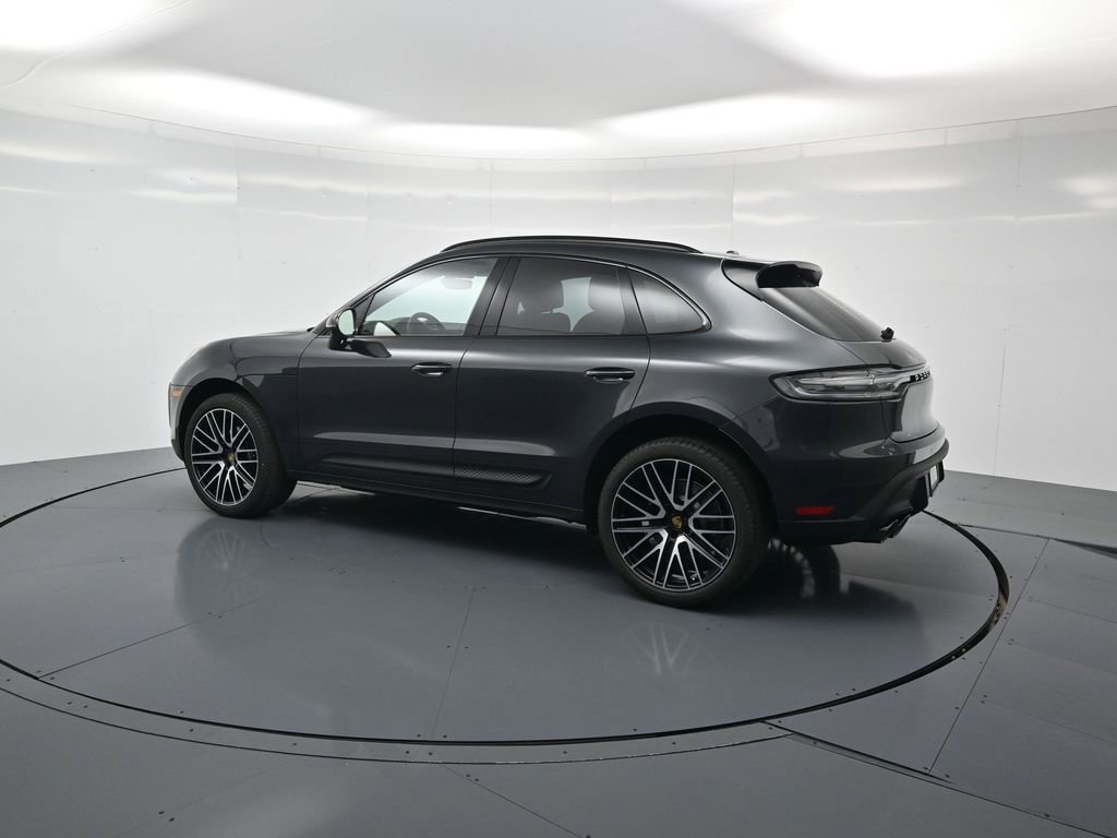 Certified 2026 Porsche Macan image 3