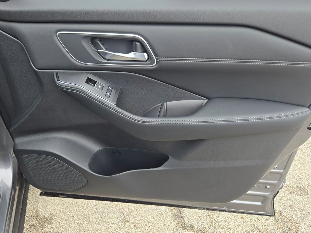 New 2026 Nissan Rogue Platinum w/ Platinum Premium Package image 5