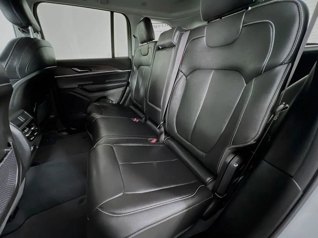 Used 2023 Jeep Grand Cherokee Limited AWD/4WD image 25