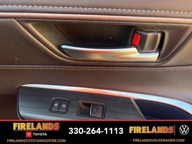 Used 2023 Toyota Venza Limited image 32