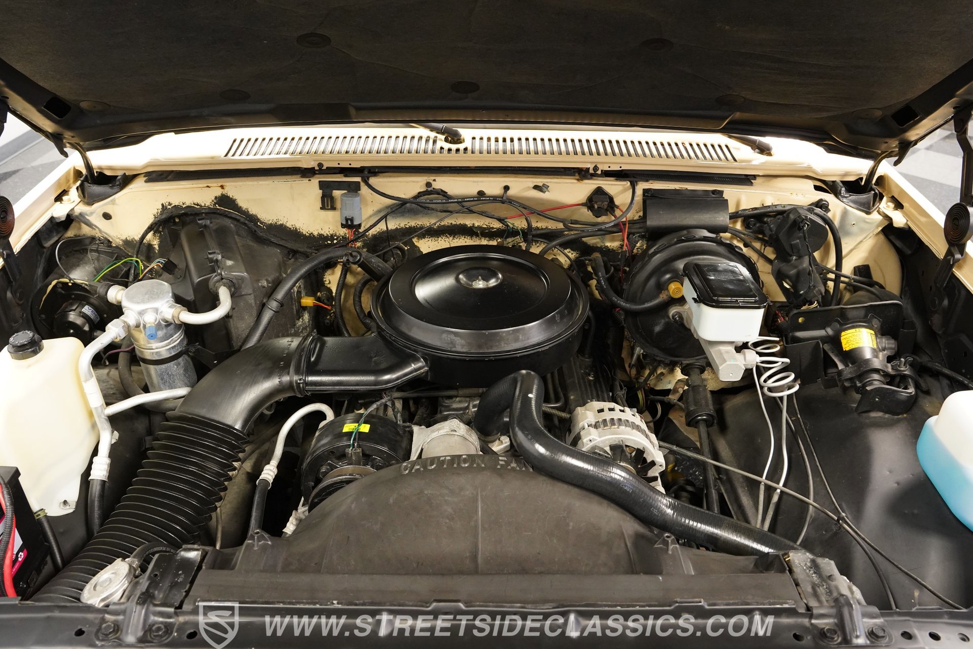 Used 1987 GMC Suburban 2WD image 3