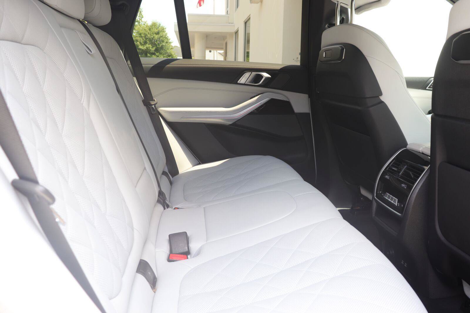 Used 2024 BMW X5 xDrive50e AWD/4WD image 23