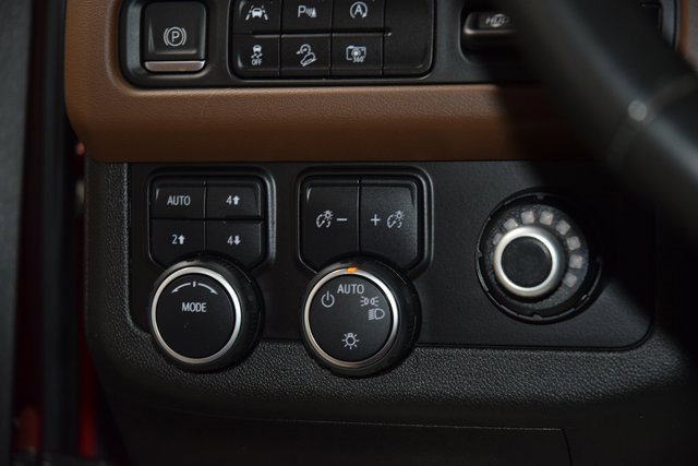 Used 2023 Chevrolet Suburban High Country image 34