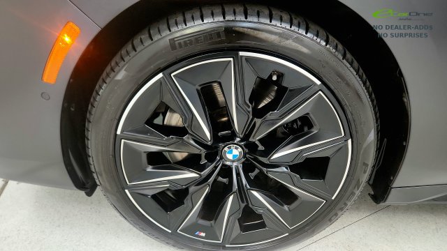 Used 2023 BMW 740i w/ Parking Assistance Package RWD image 79