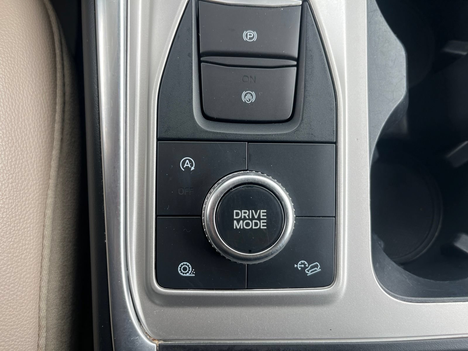 Certified 2024 Ford Explorer Limited w/ Limited Technology Package AWD/4WD image 33
