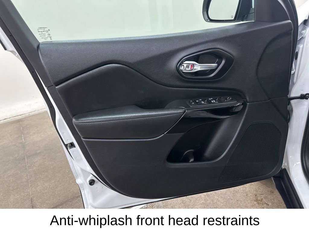 Used 2021 Jeep Cherokee Latitude Plus image 32