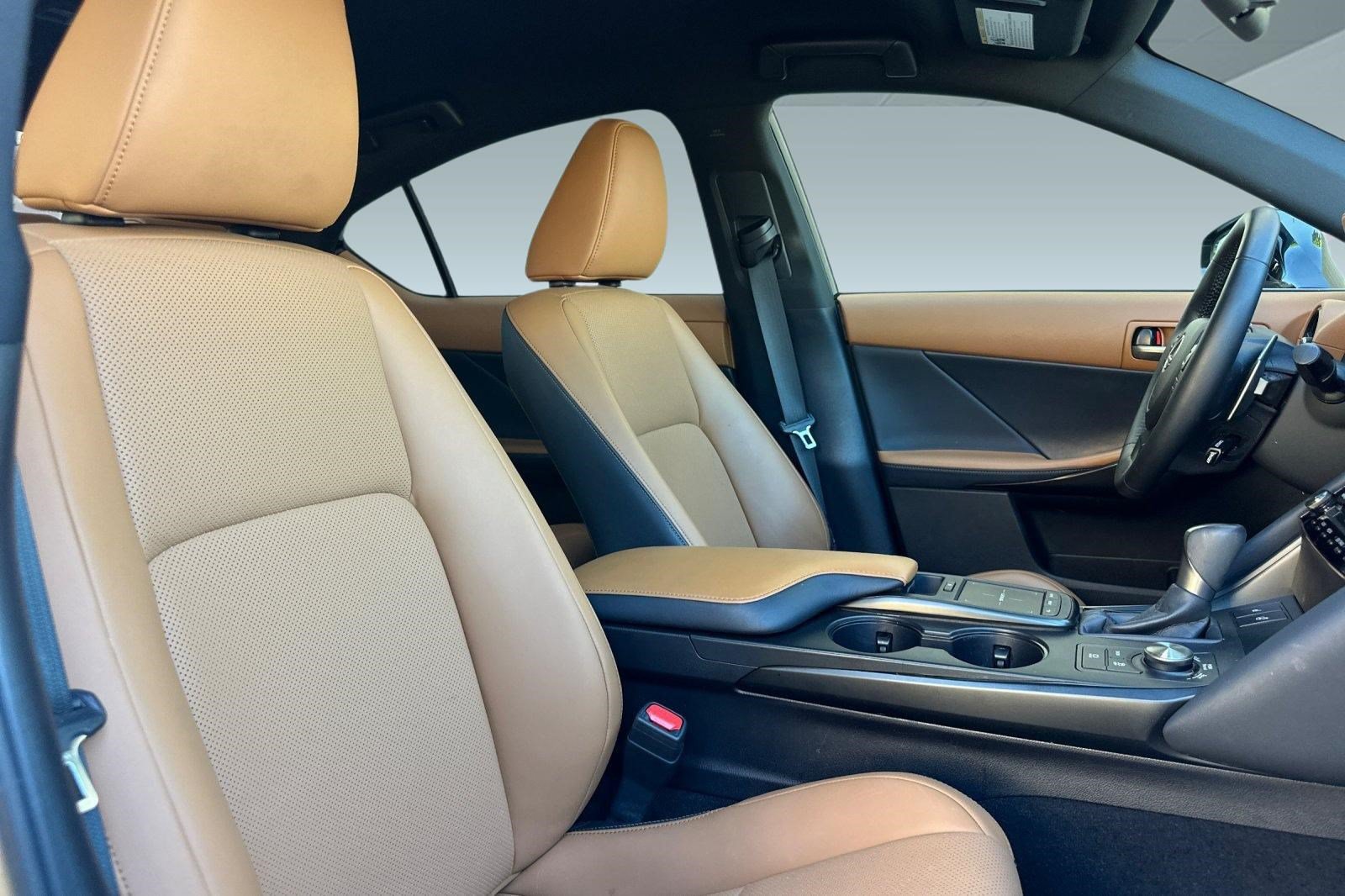 Certified 2025 Lexus IS 300 F Sport RWD image 27