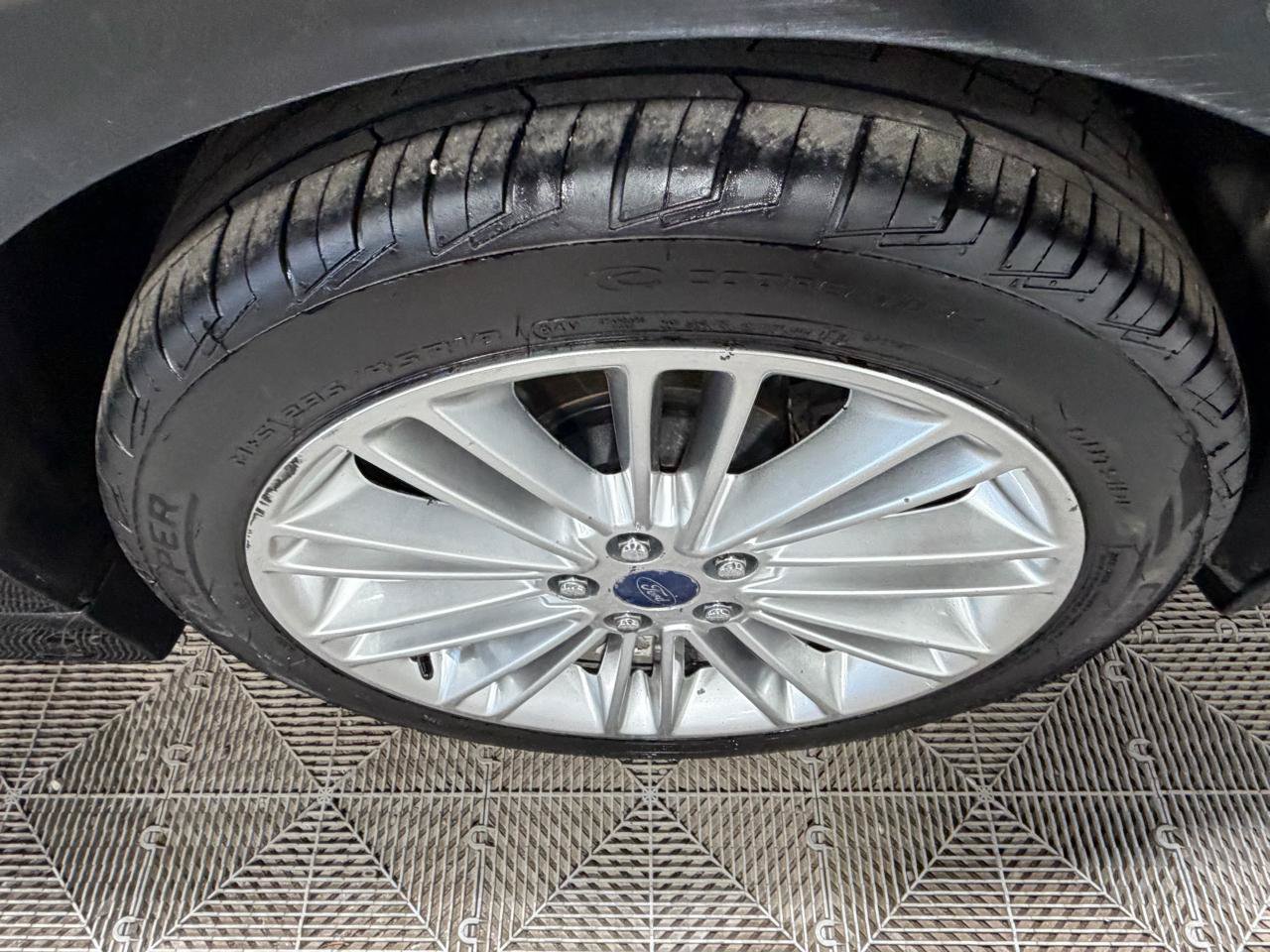 Used 2014 Ford Fusion SE w/ Equipment Group 202A FWD image 20